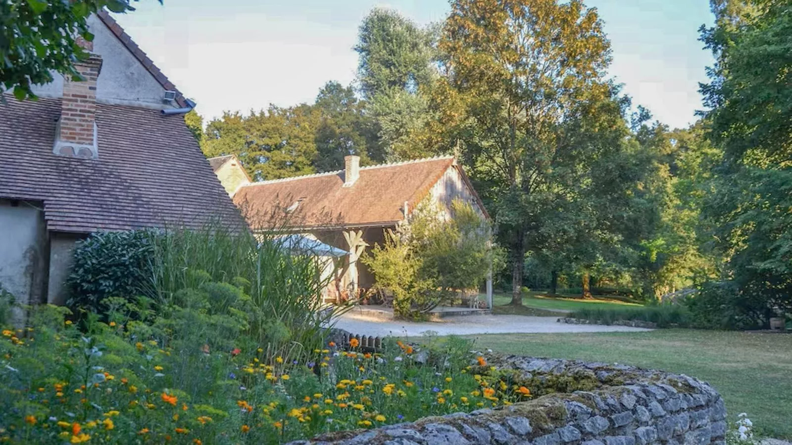 Moulin du 18ieme siècle-Außenbereich Sommer