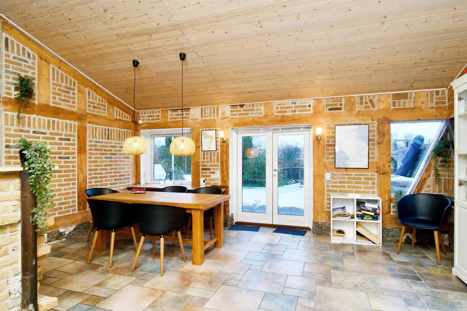 Charming Harbor Cottage-By Traum-Indoor