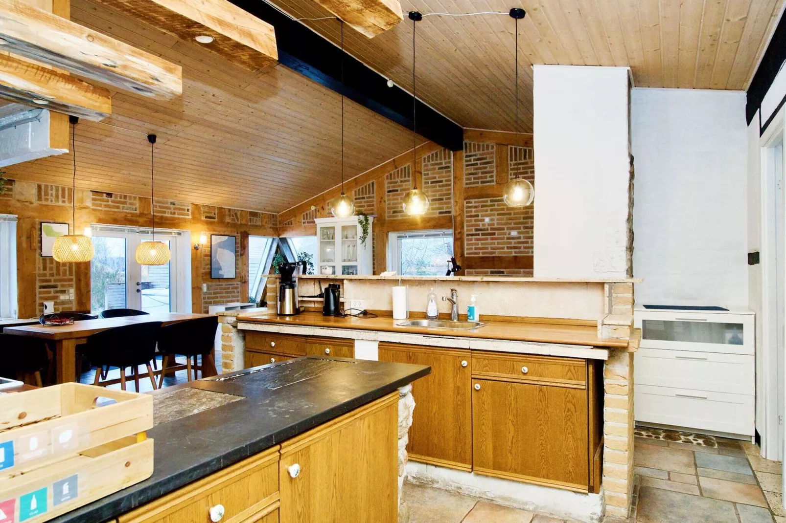 Charming Harbor Cottage-By Traum-Indoor