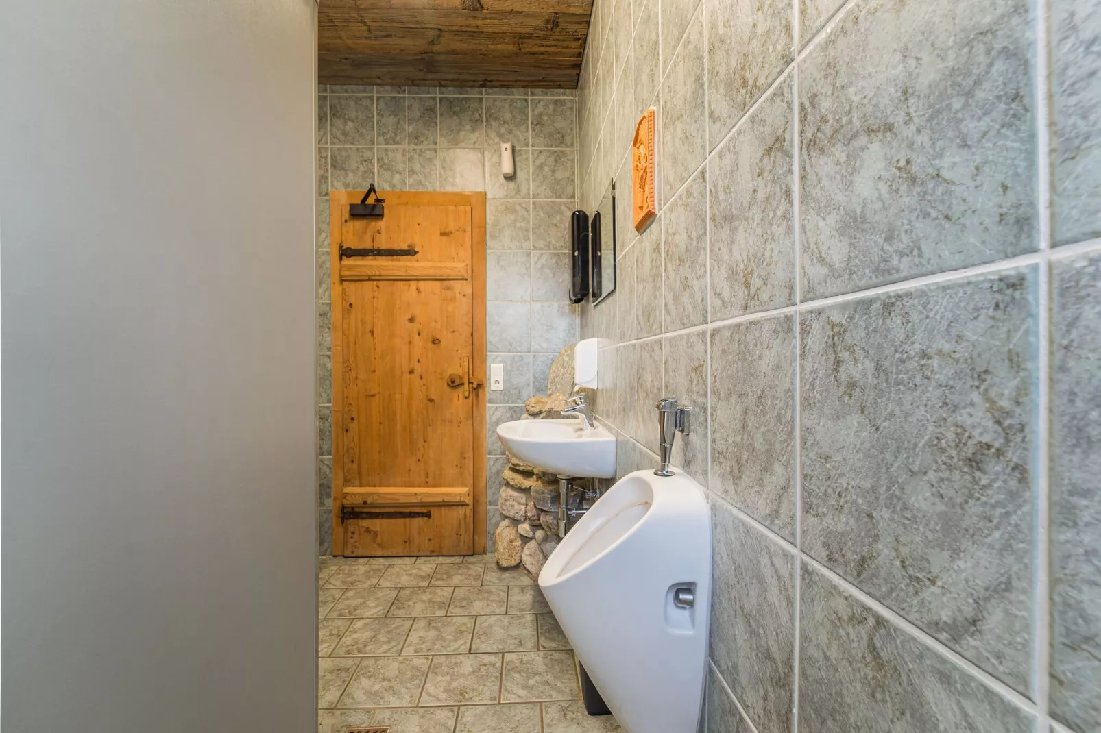 Herzebenalm-Bathroom