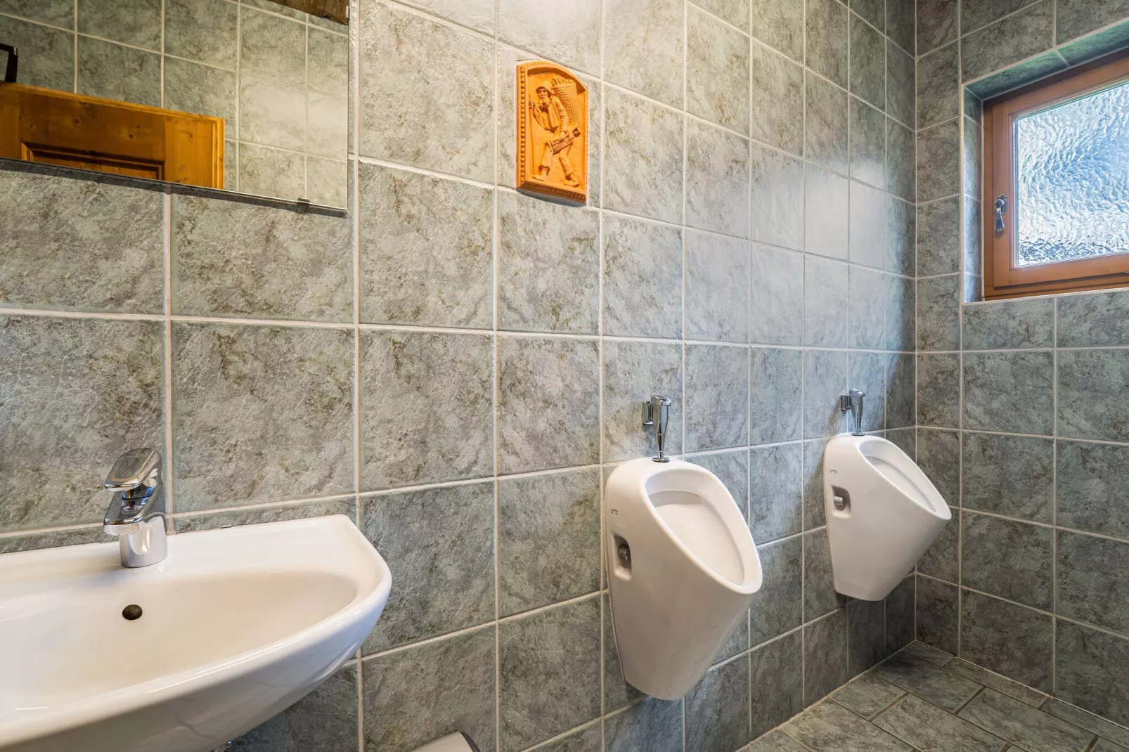 Herzebenalm-Bathroom