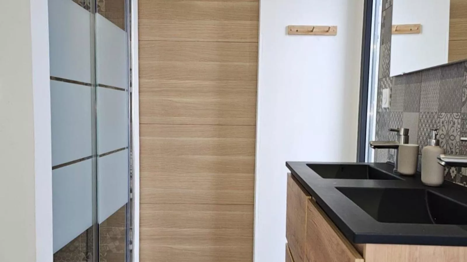 Le Catamaran-Bathroom