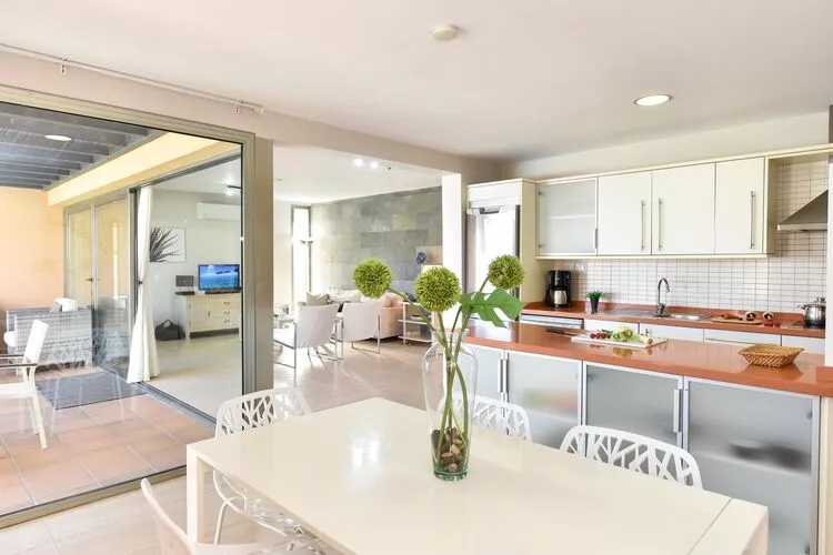 Par 4 Villa 7-Kitchen