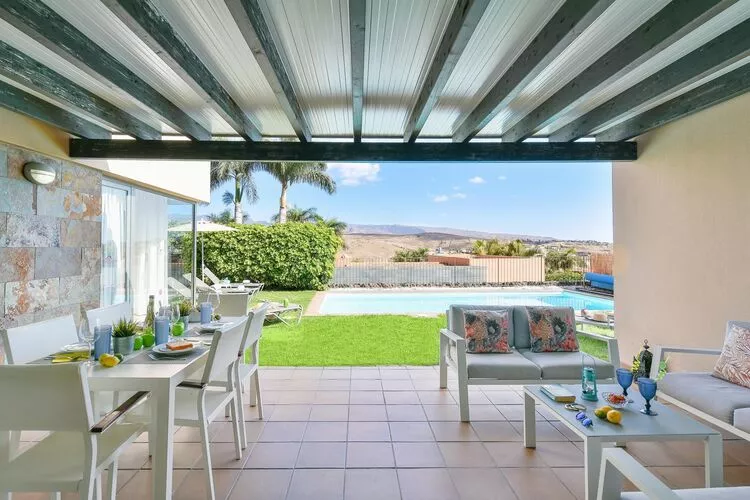 Par 4 Villa 7-Terrace balcony