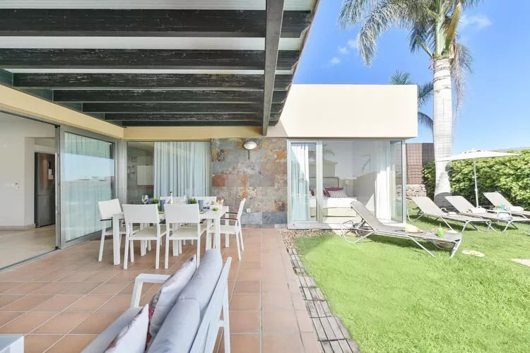 Par 4 Villa 7-Gardens summer