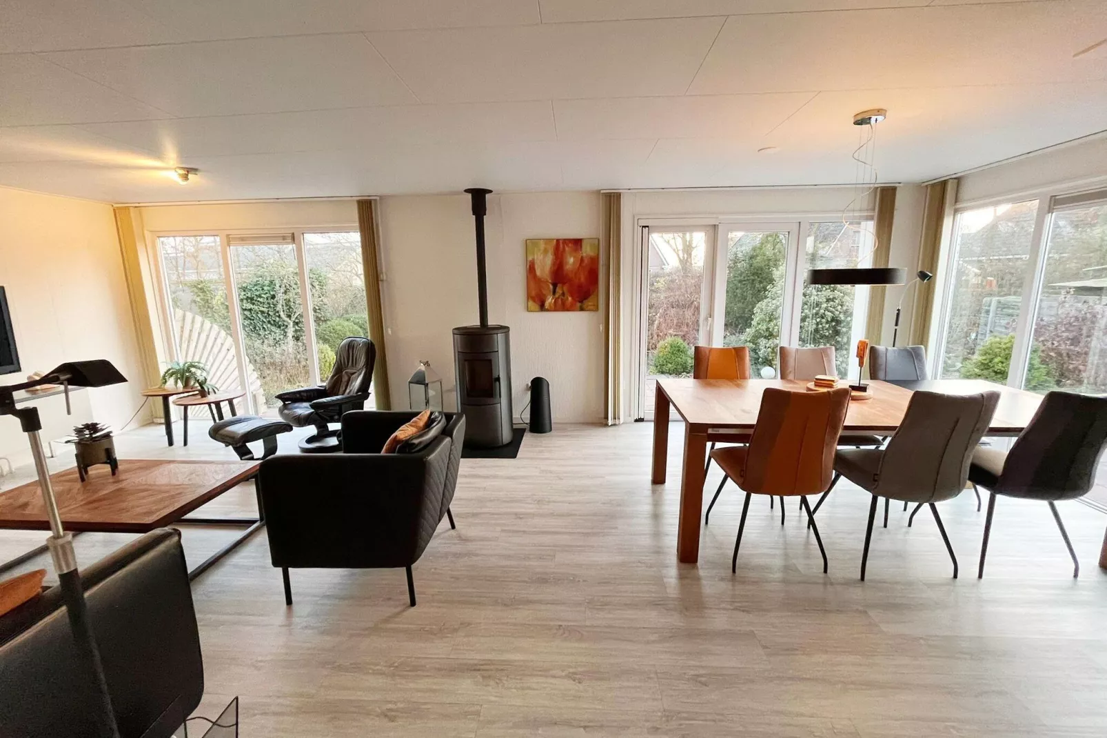 Fijne bungalow in Makkum-Living room