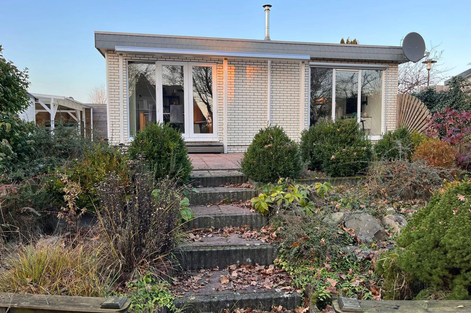 Fijne bungalow in Makkum-Exterior summer