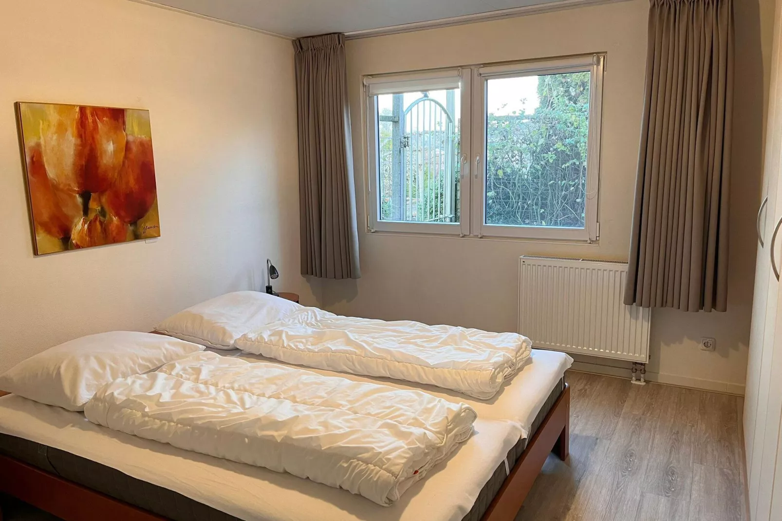 Fijne bungalow in Makkum-Bedroom