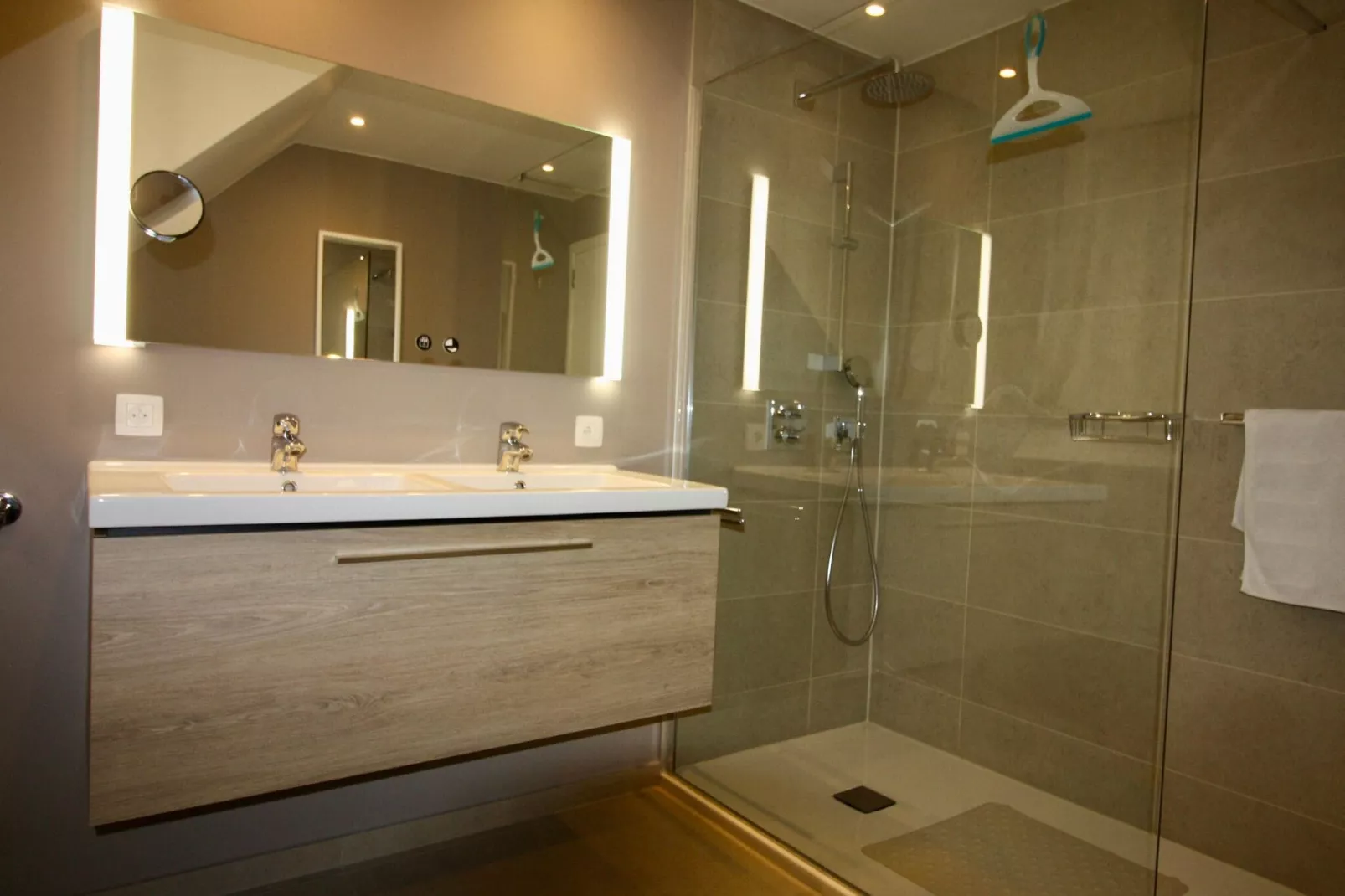 Ô de la roche-Bathroom