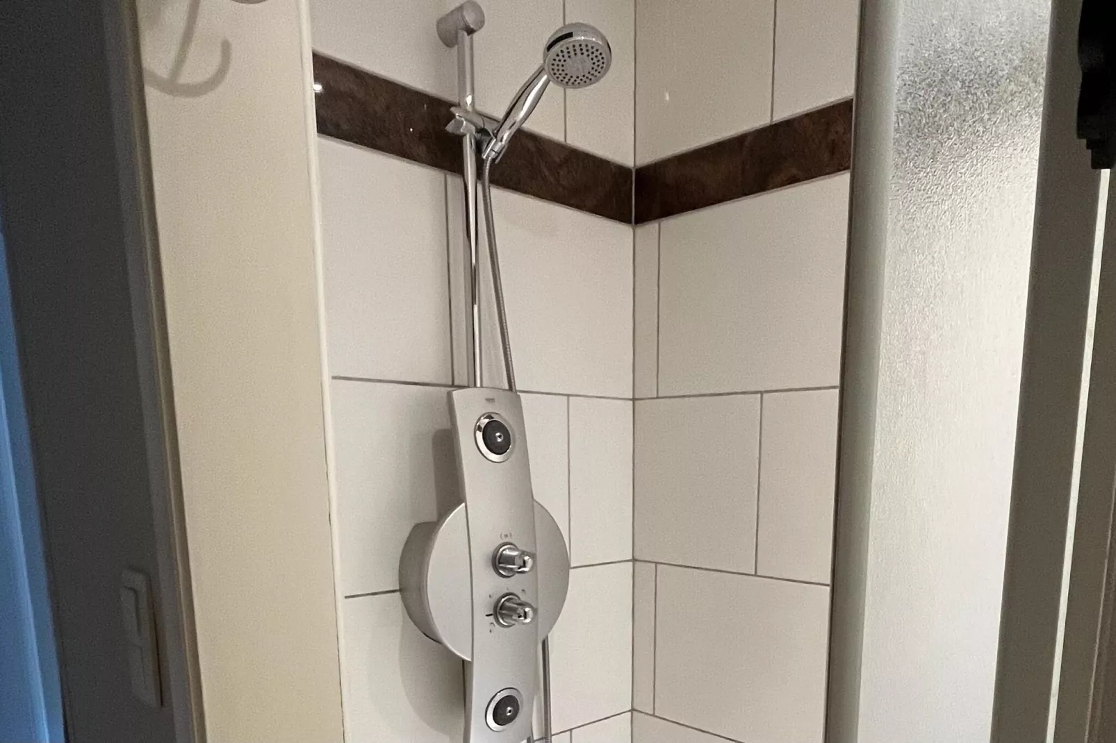 Ô de la roche-Bathroom