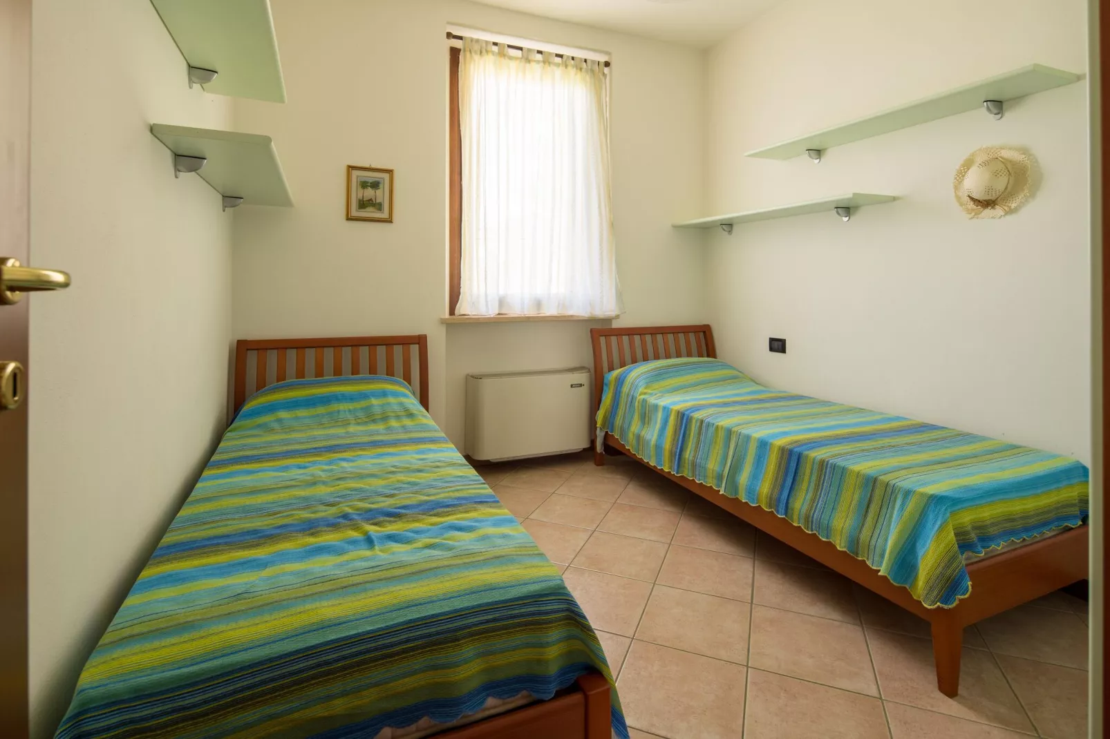 Casara 90-D9-Bedroom
