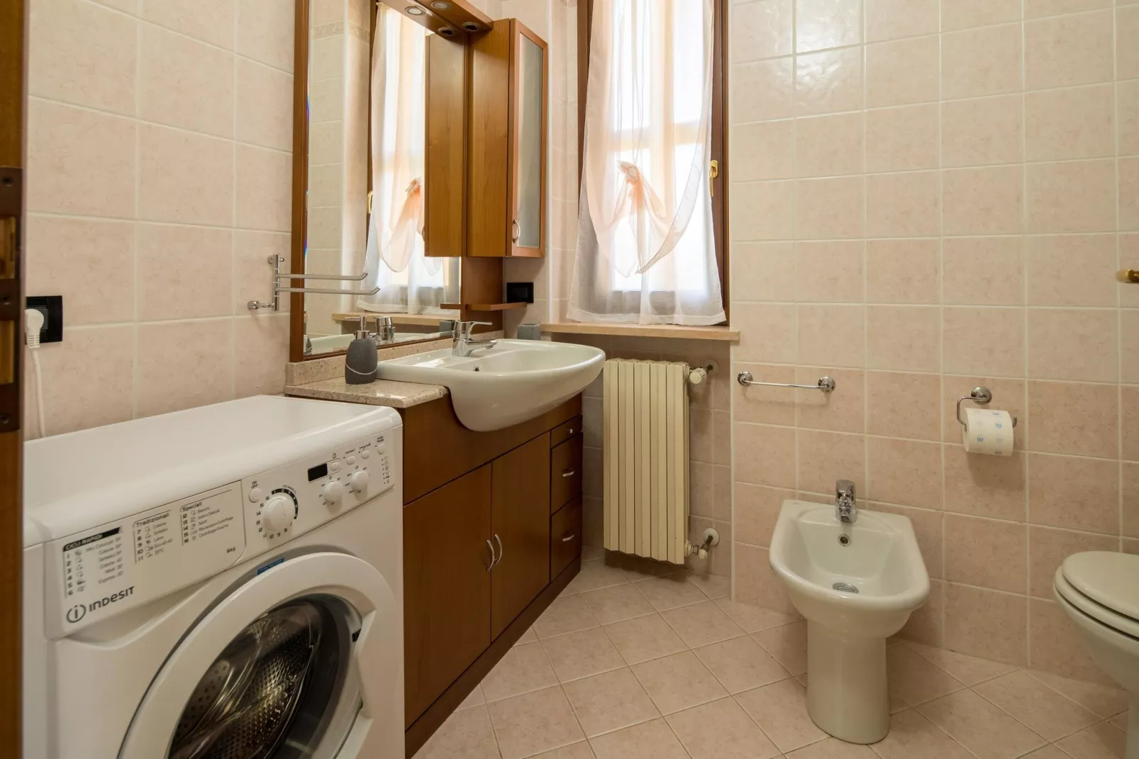 Casara 90-D9-Bathroom