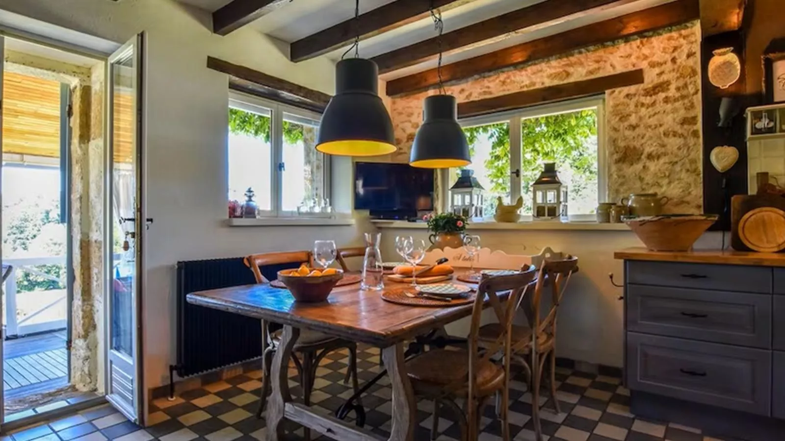 Caballero-Dining room
