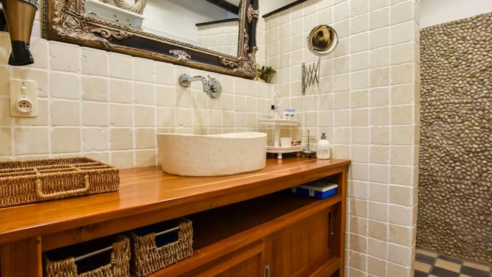 Caballero-Bathroom