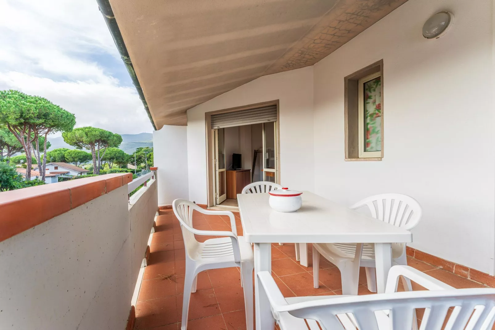 Saline-Terrace balcony