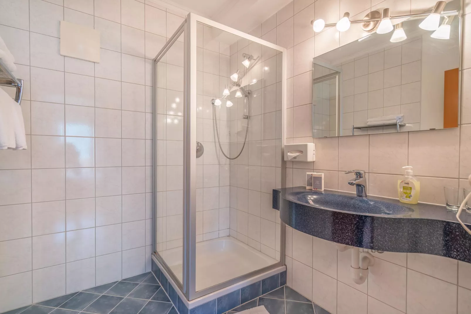 Apartment 4-Bathroom