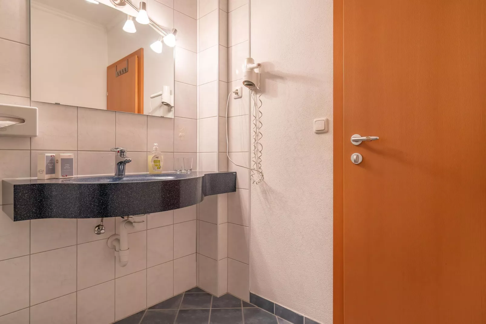 Apartment 4-Bathroom