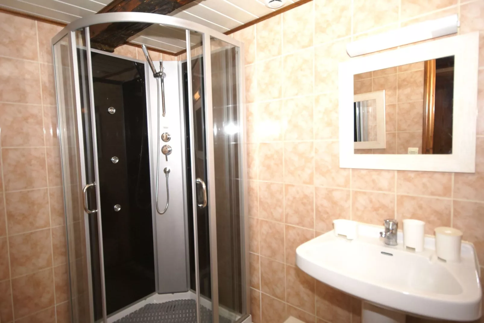 Gite du Pradal-Bathroom