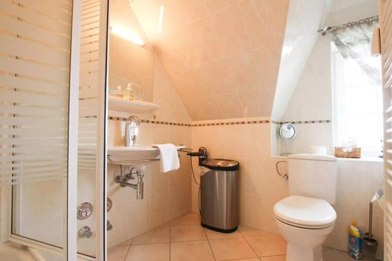 Ferienwohnung Langeneß-Bathroom