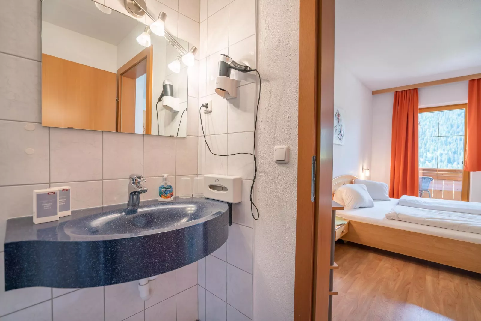 Apartment 9-Bathroom