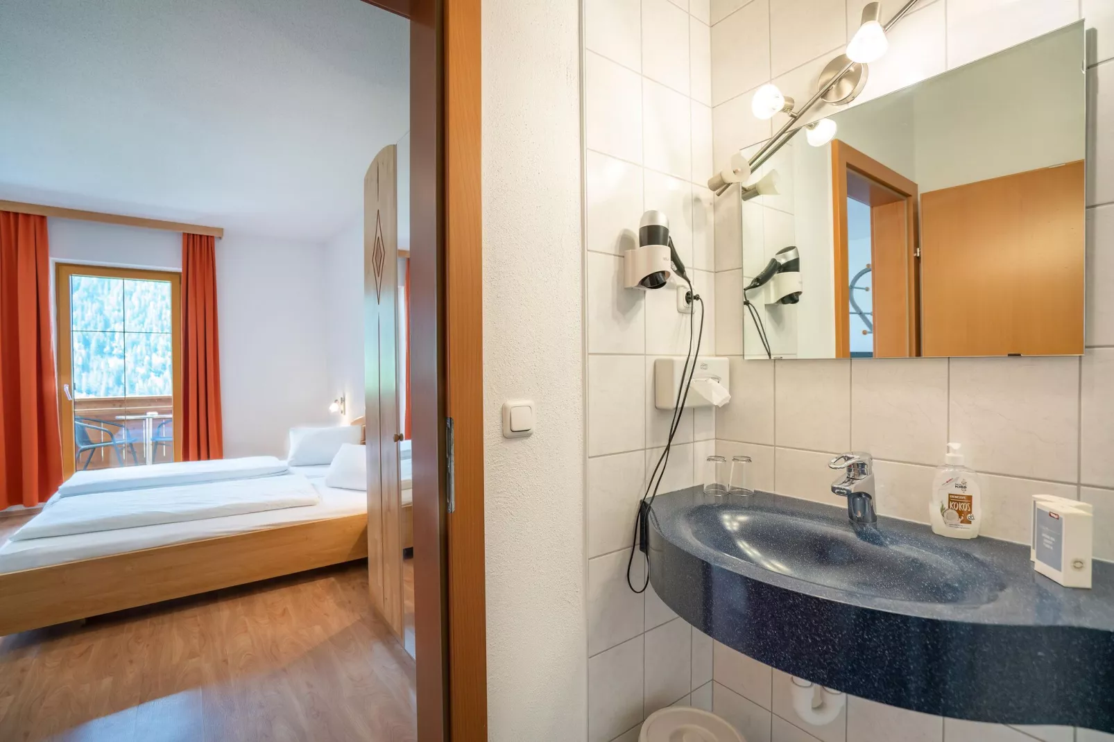 Apartment 10-Bathroom