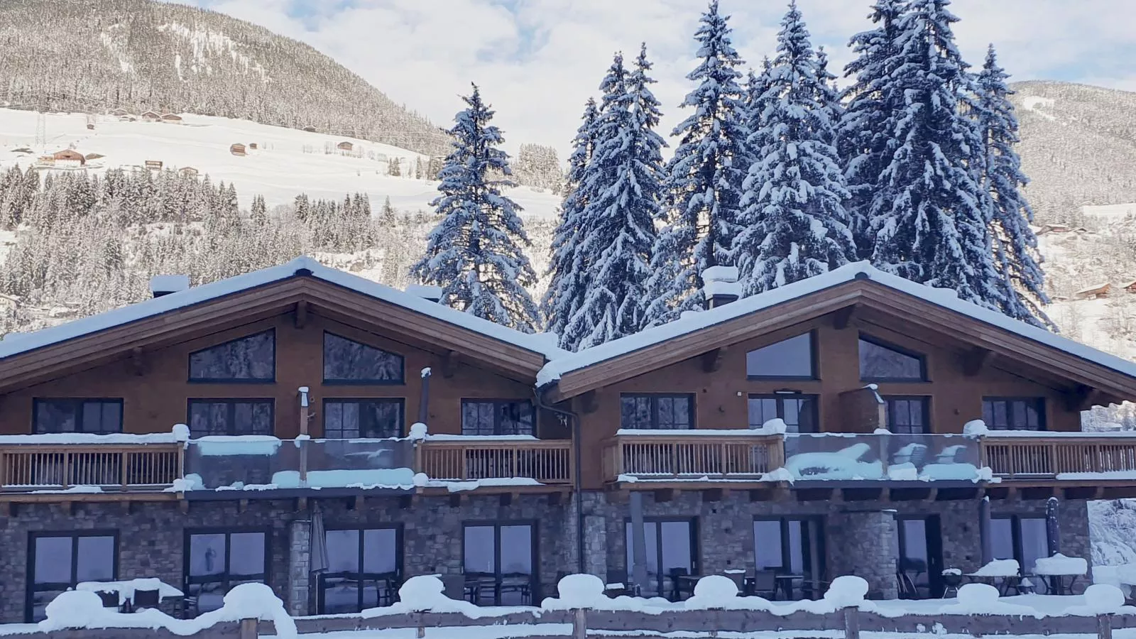 Felsener Wald-Exterior winter