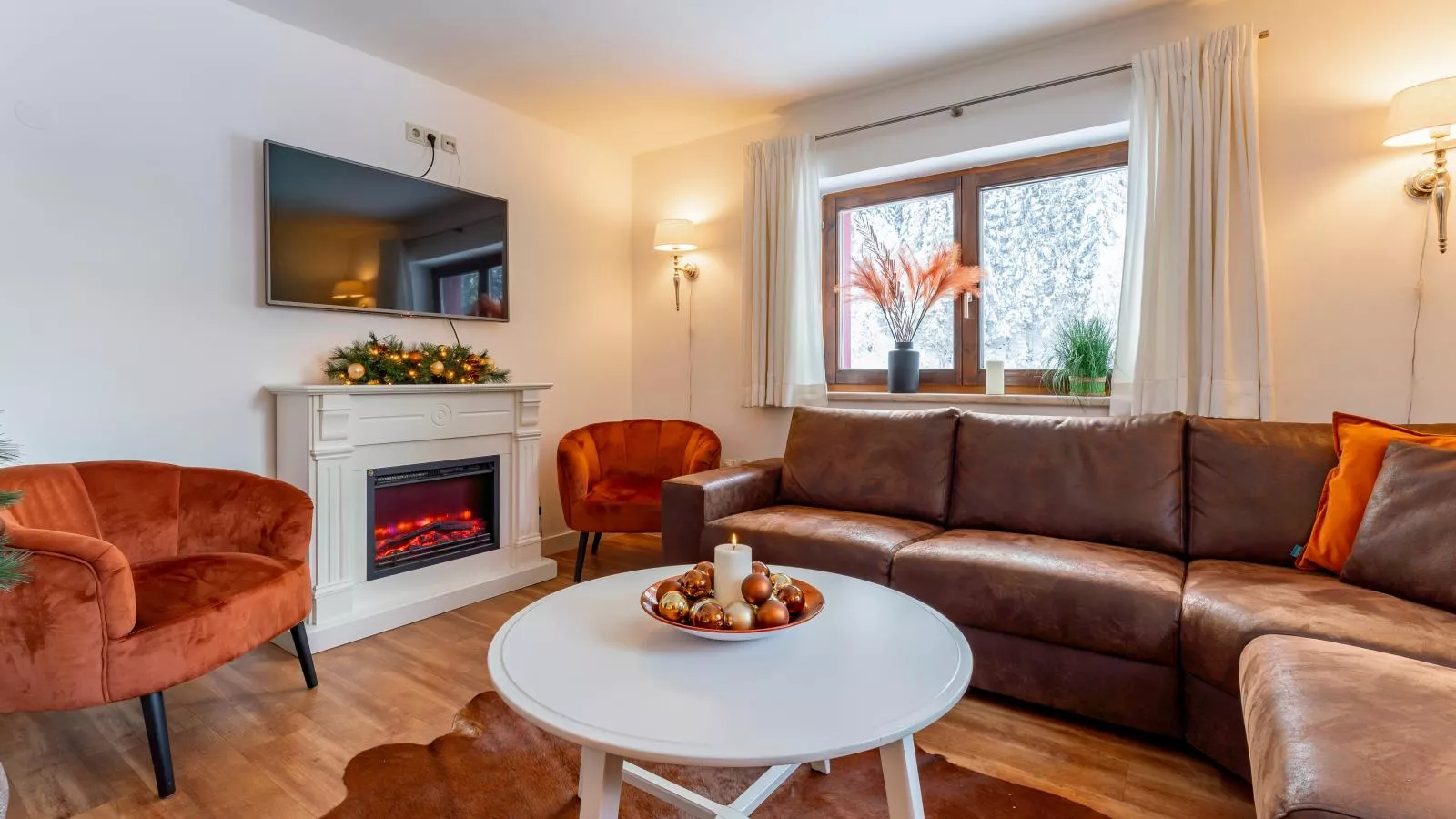 Neva Saalbach-Living room