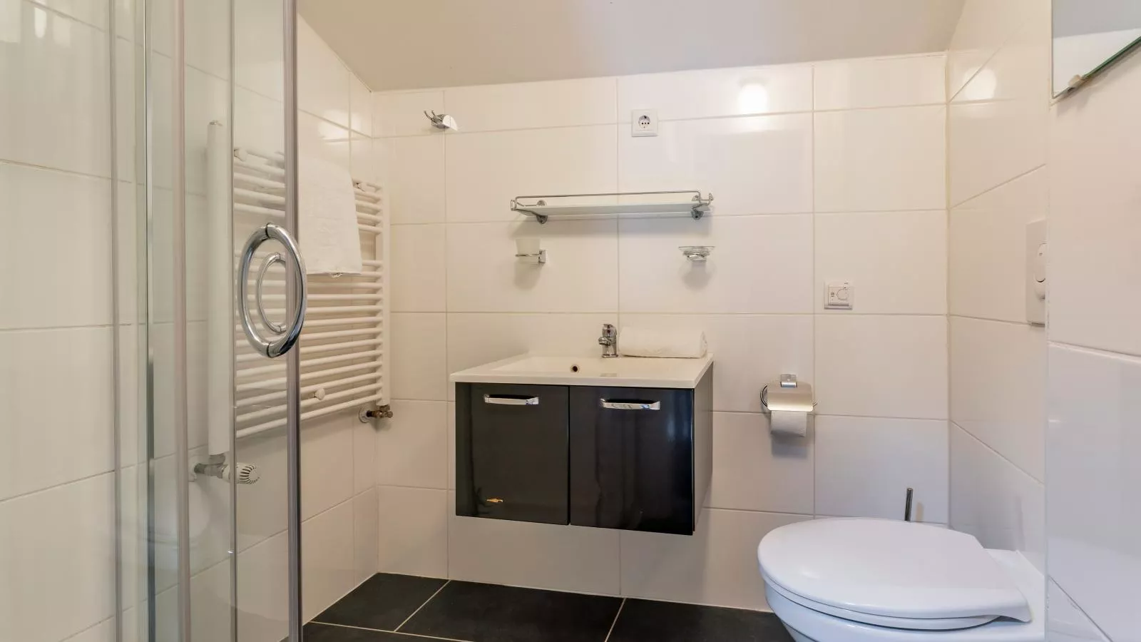 Neva Saalbach-Bathroom