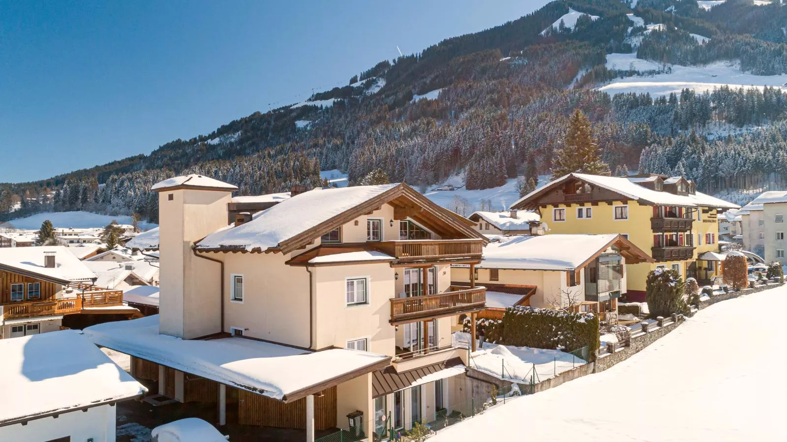 Noa-Exterior winter