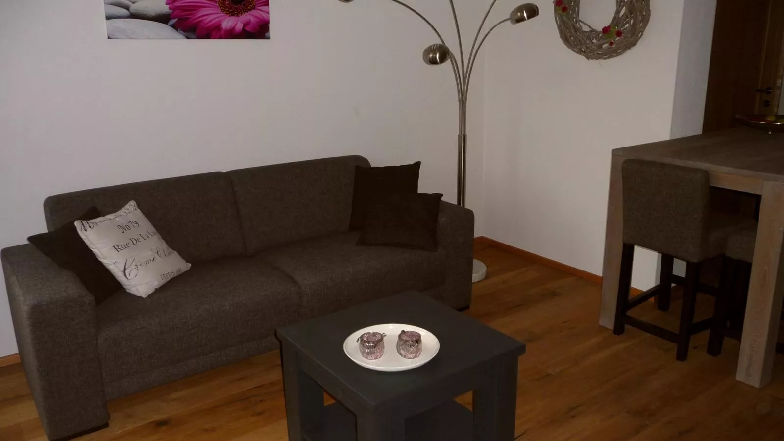 Noa-Living room