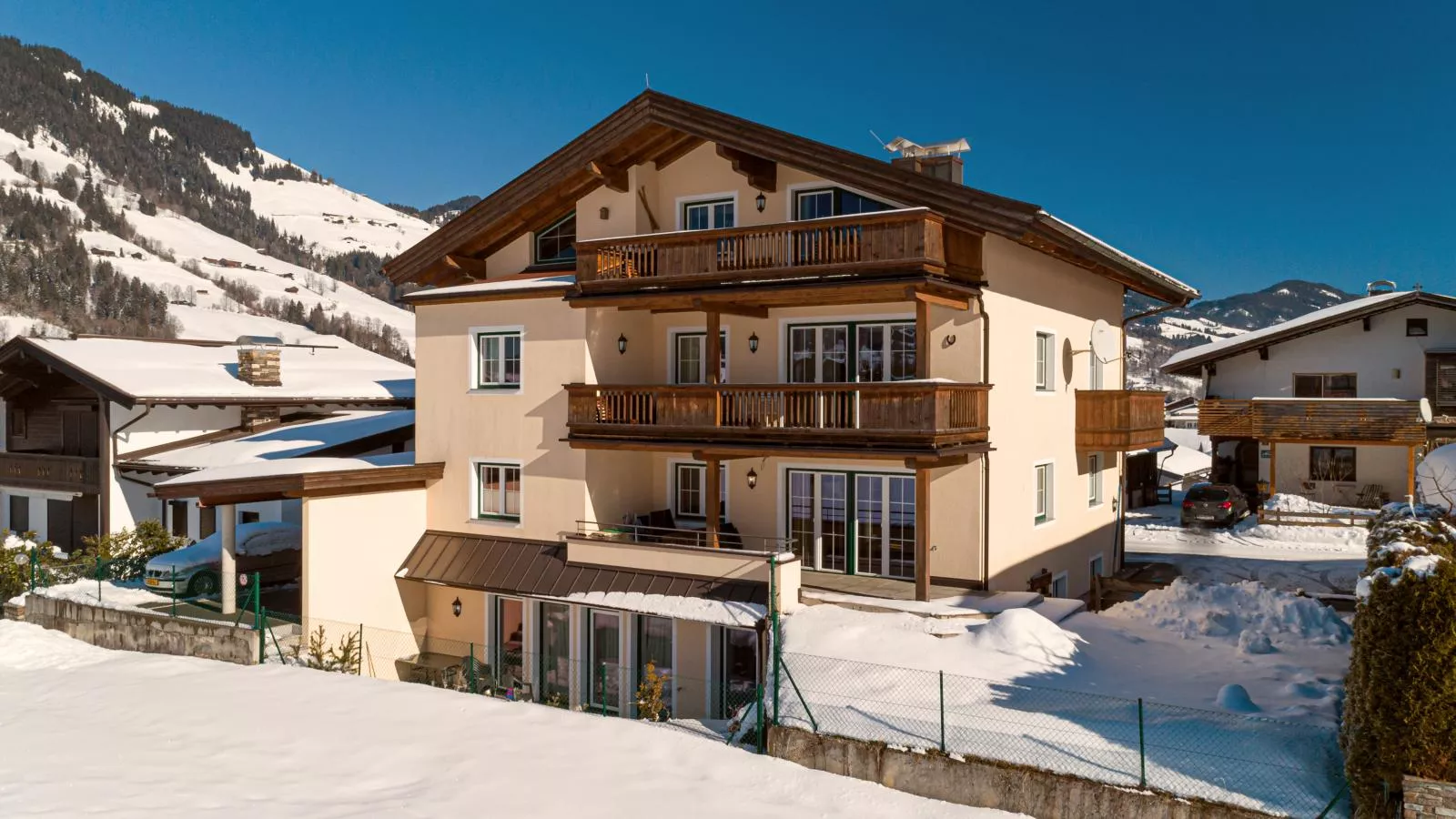 Noa-Exterior winter