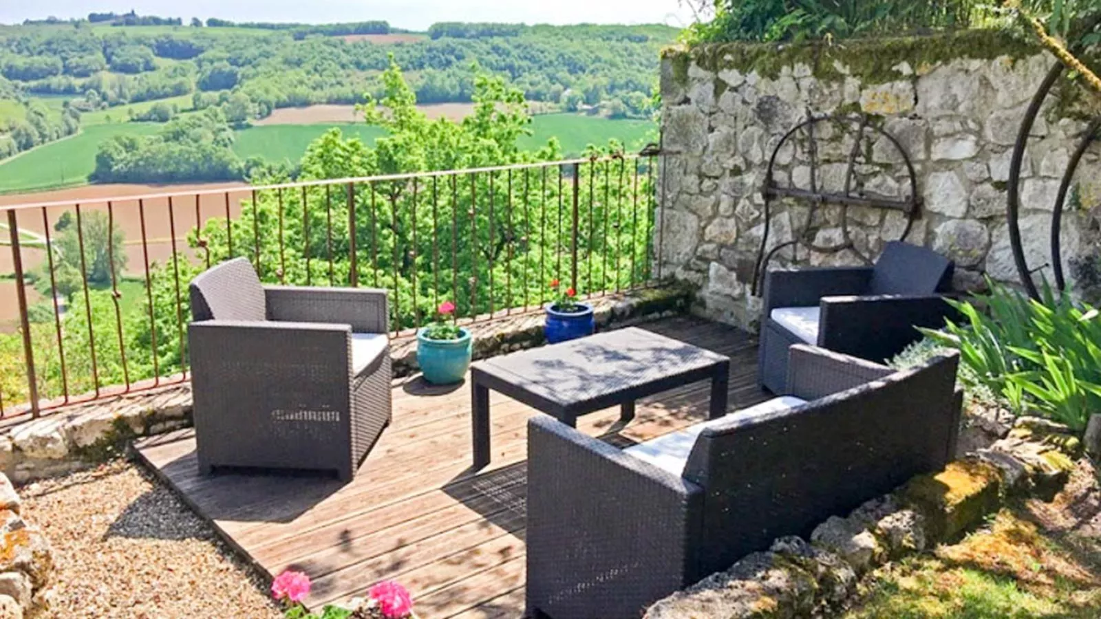 Les Roches de Roquecor-View summer