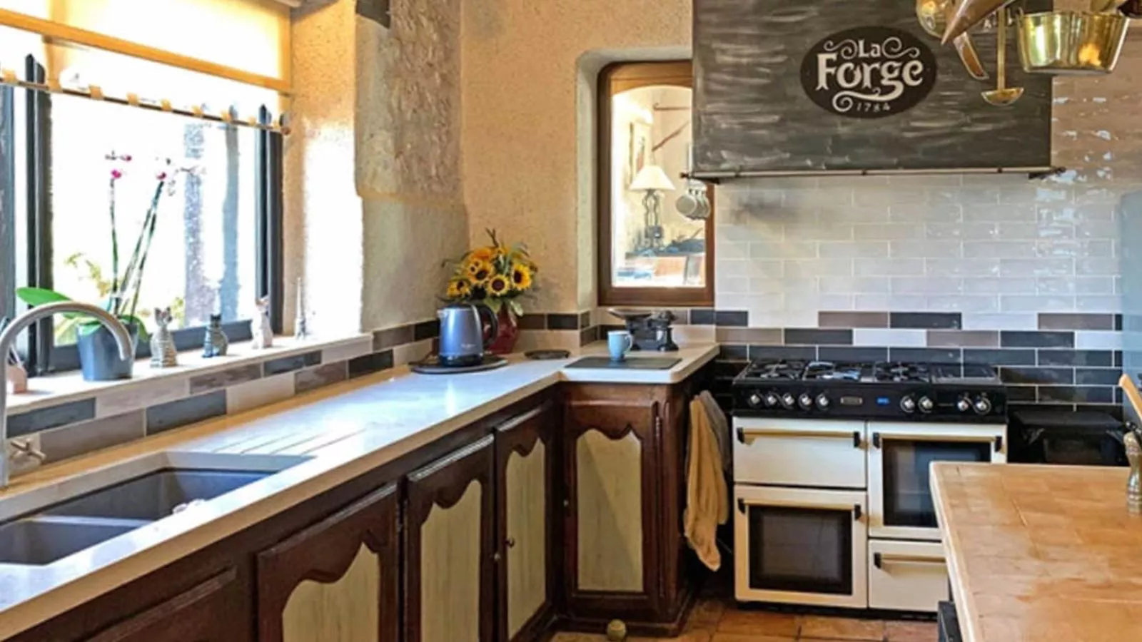 Les Roches de Roquecor-Kitchen
