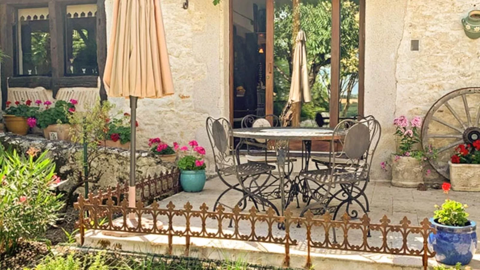 Les Roches de Roquecor-Terrace balcony