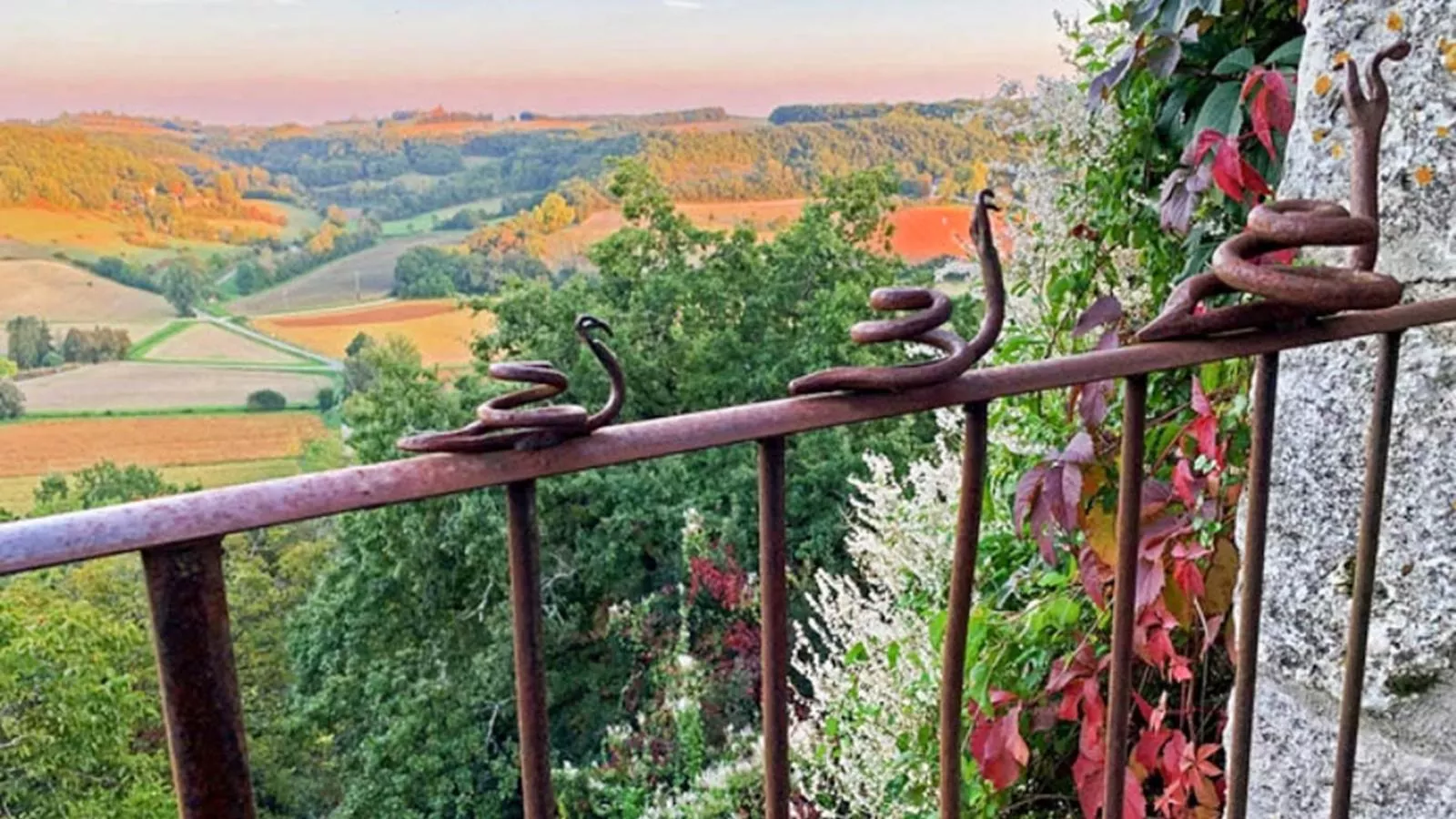 Les Roches de Roquecor-View summer