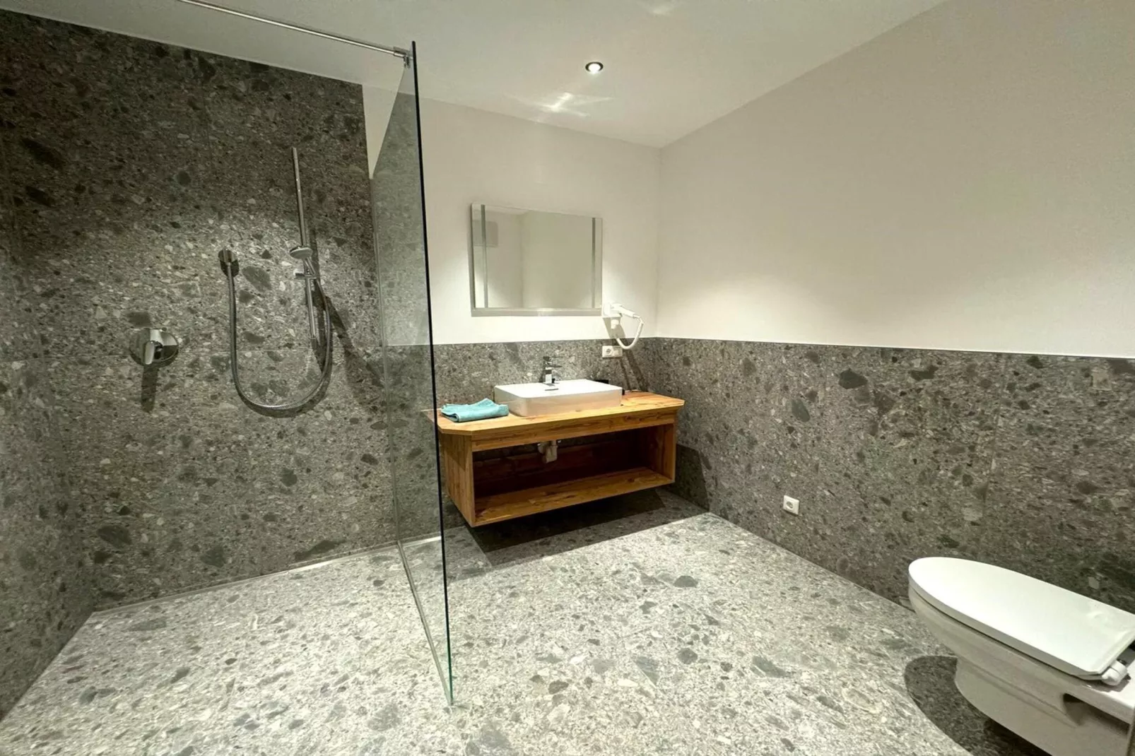 Apartment 6-Bathroom