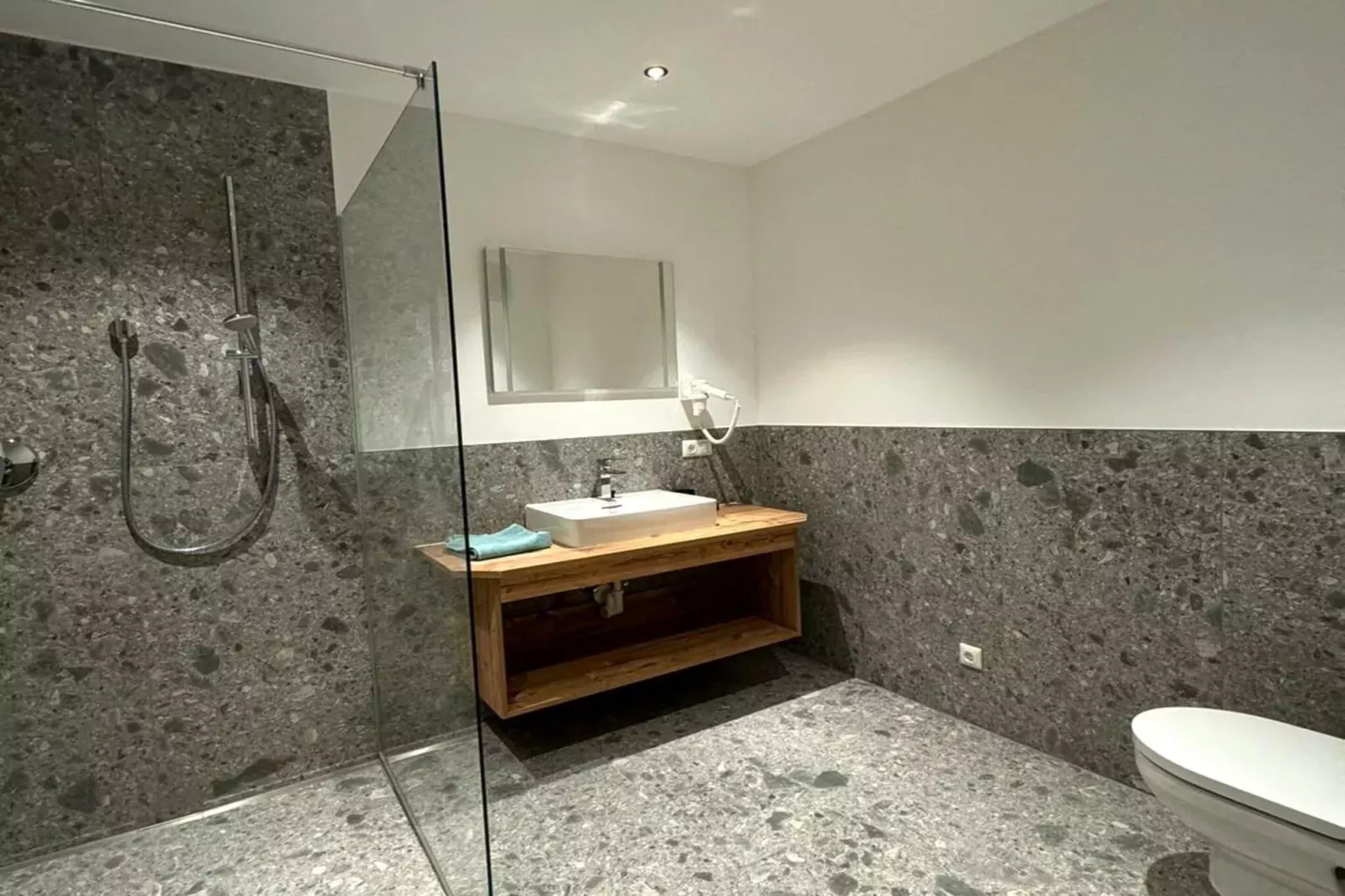 Apartment 6-Bathroom