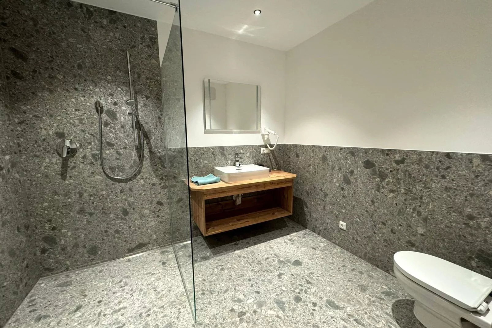 Apartment 7-Bathroom