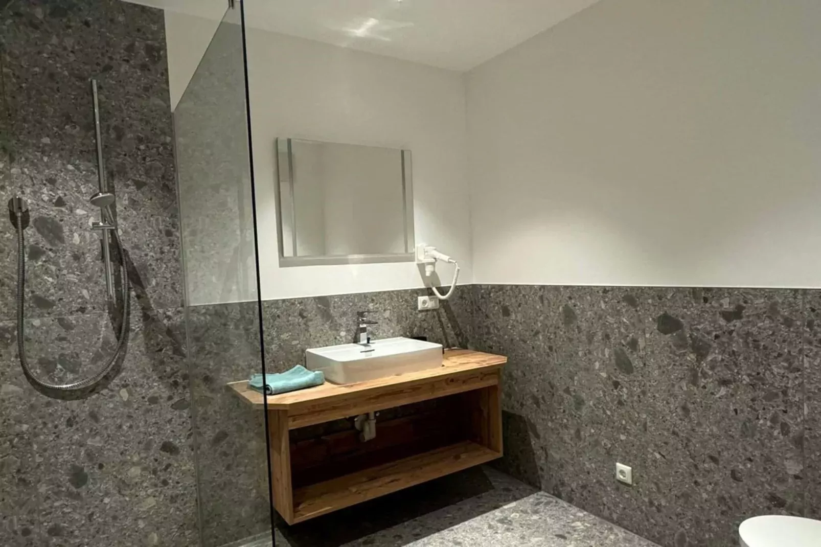 Apartment 7-Bathroom