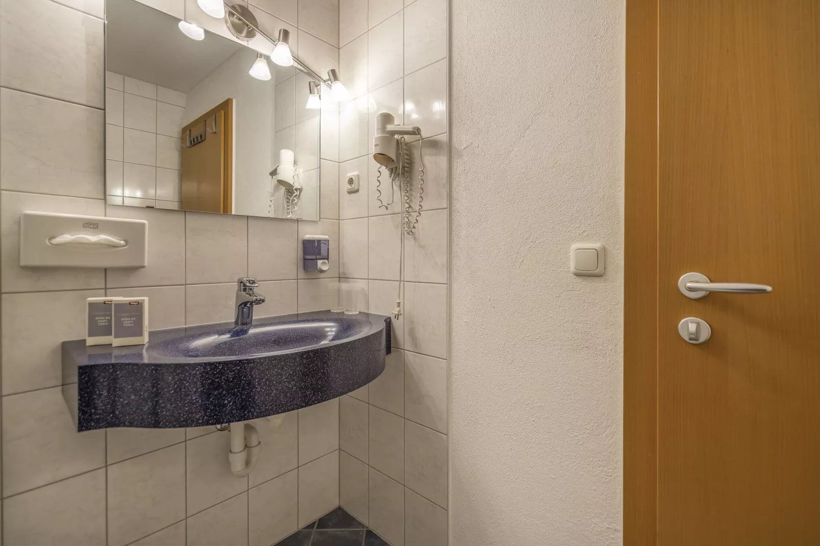 Apartment 11-Bathroom