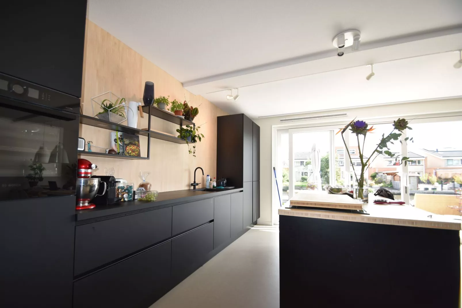 Waterfront holiday home Alkmaar-Kitchen