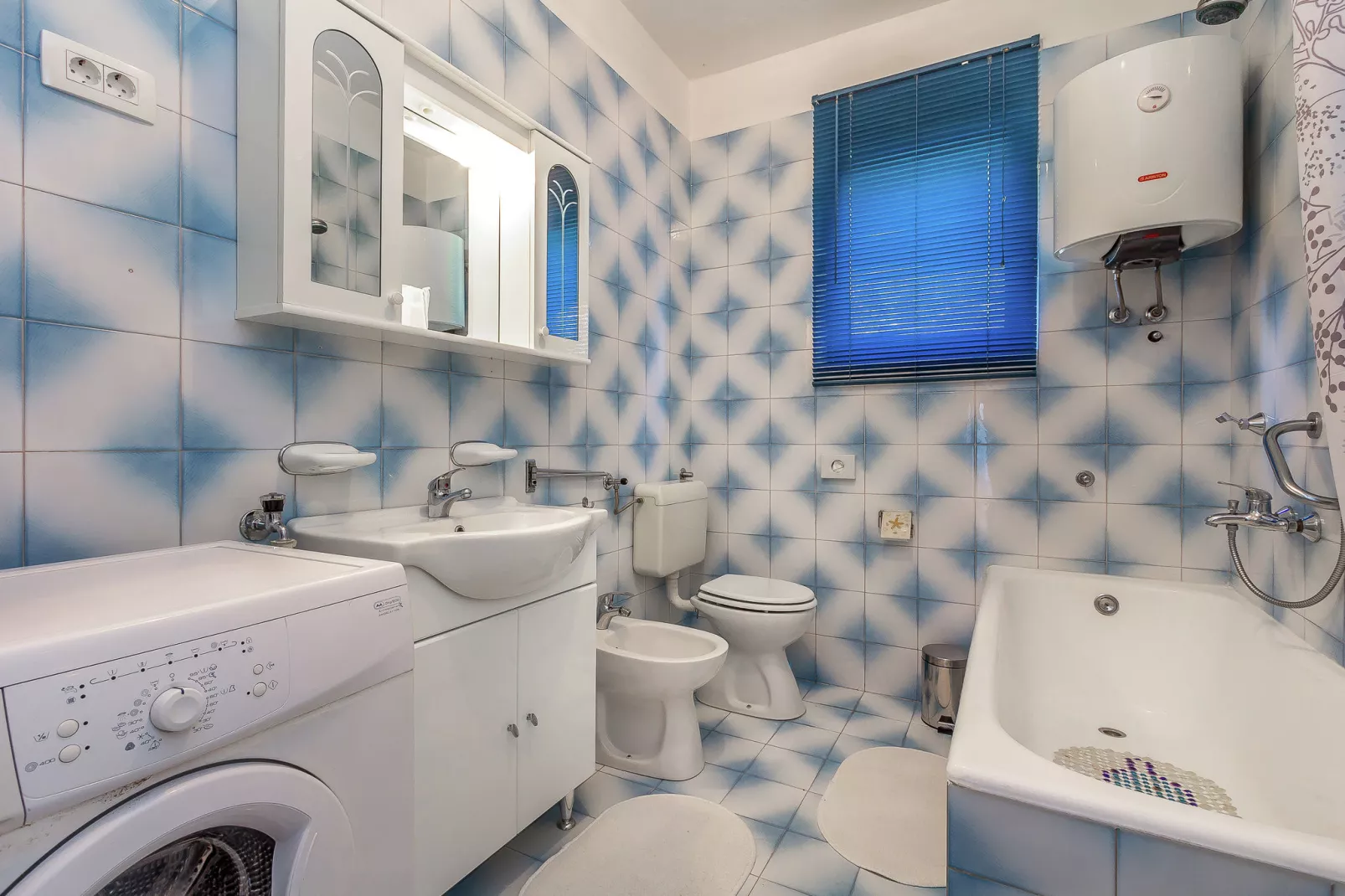 Veliki-Bathroom