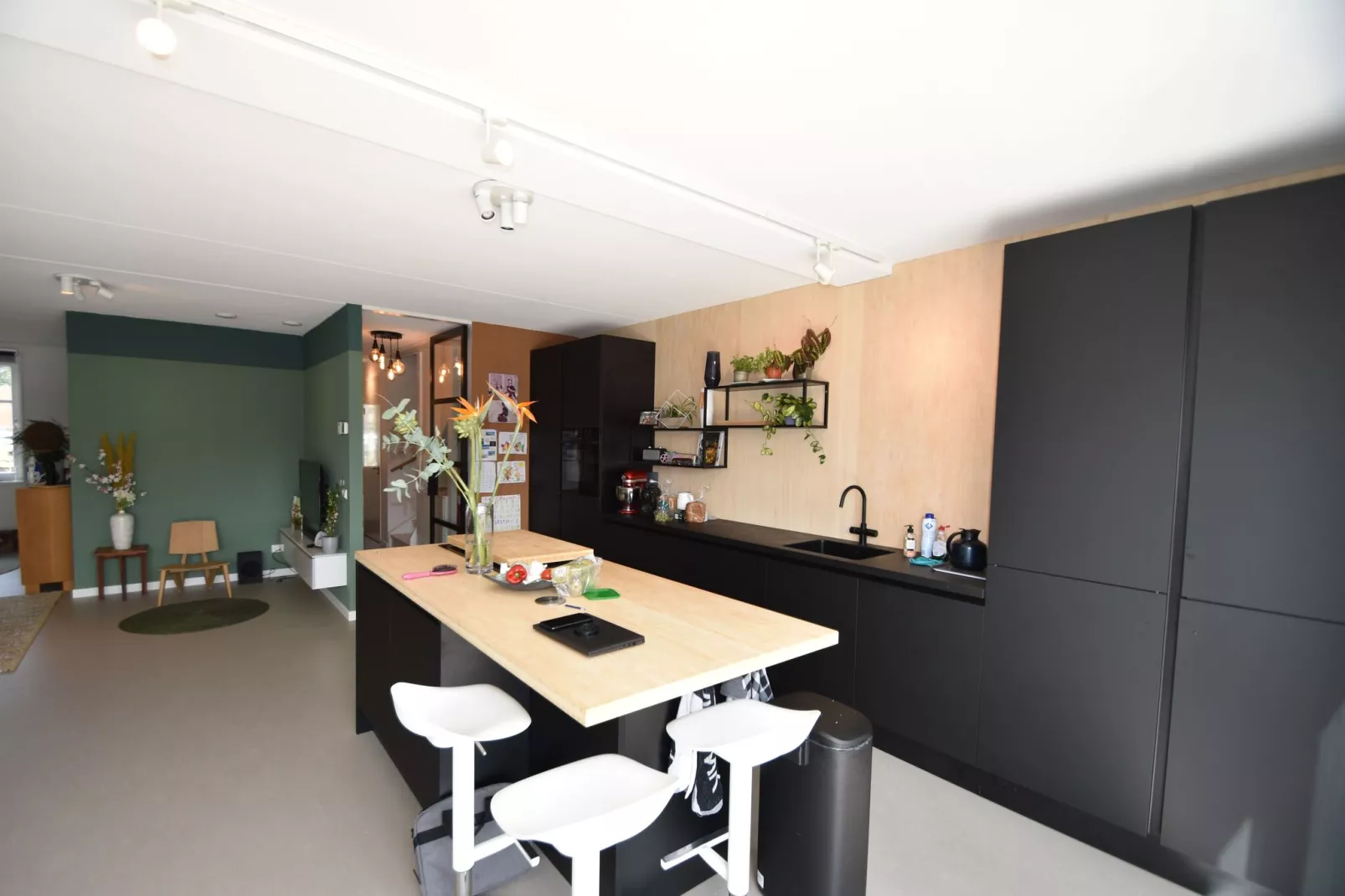 Waterfront holiday home Alkmaar-Kitchen