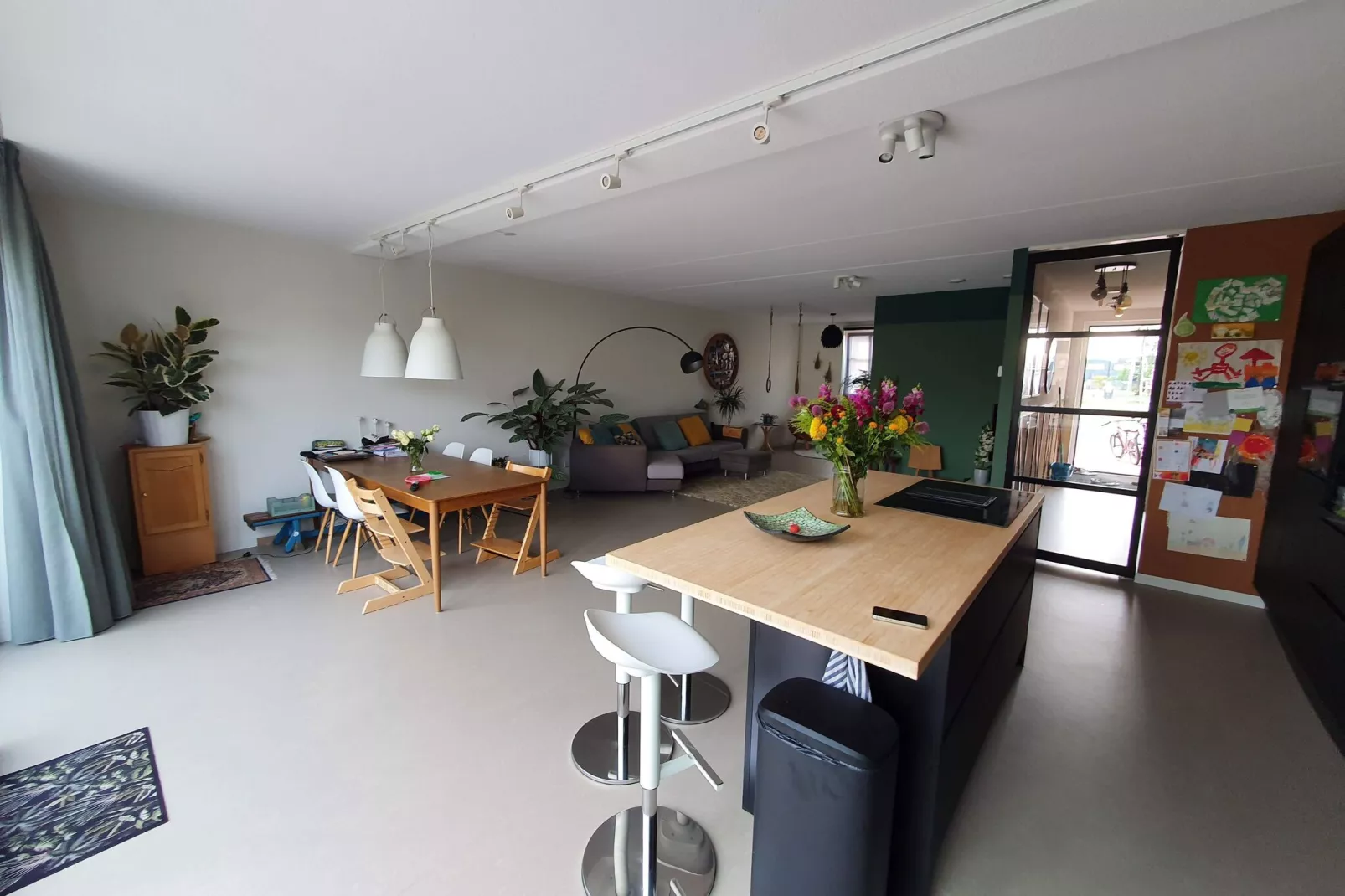 Waterfront holiday home Alkmaar-Dining room