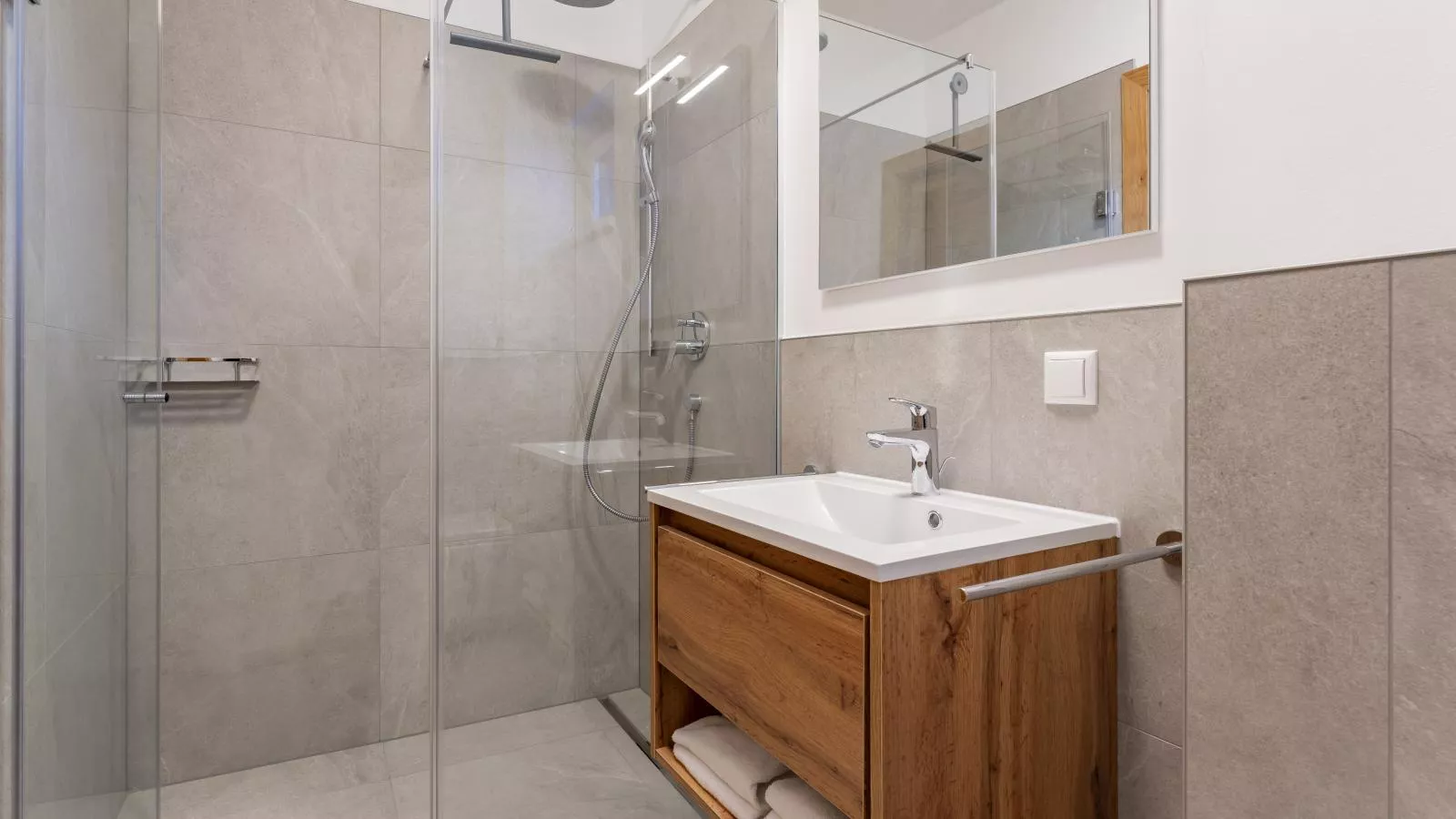Grebenzen Top Chalet Mazzel-Bathroom