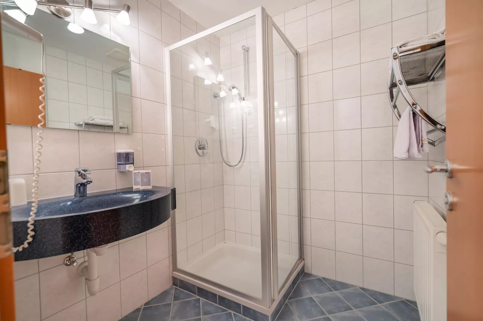 Apartment 12-Bathroom