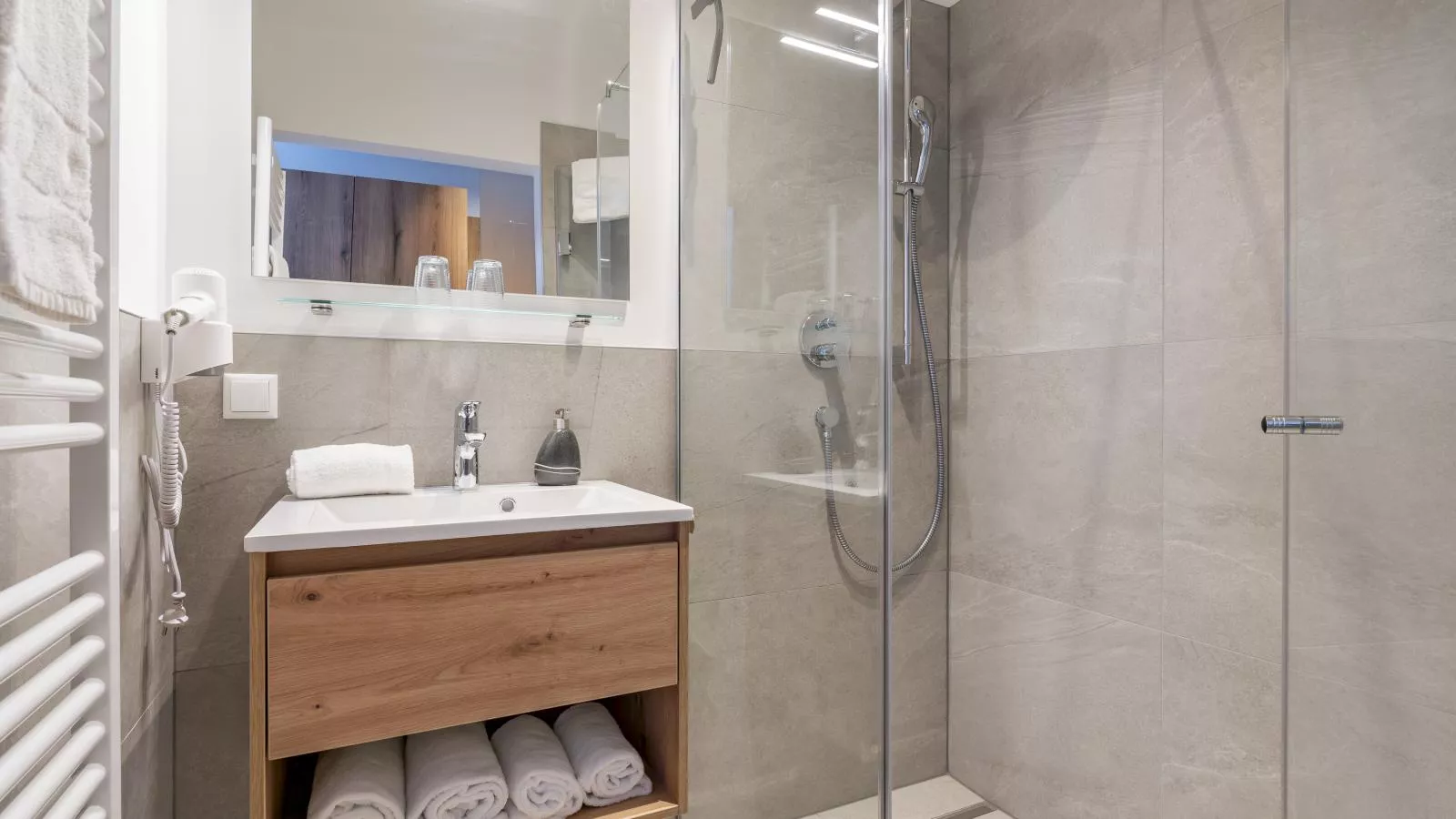 Grebenzen Lodge Hirsch-Badezimmer