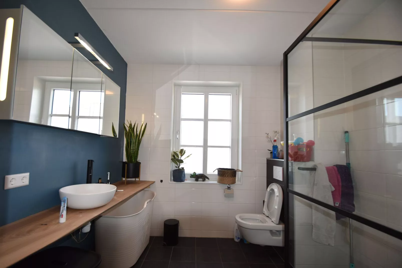 Waterfront holiday home Alkmaar-Bathroom