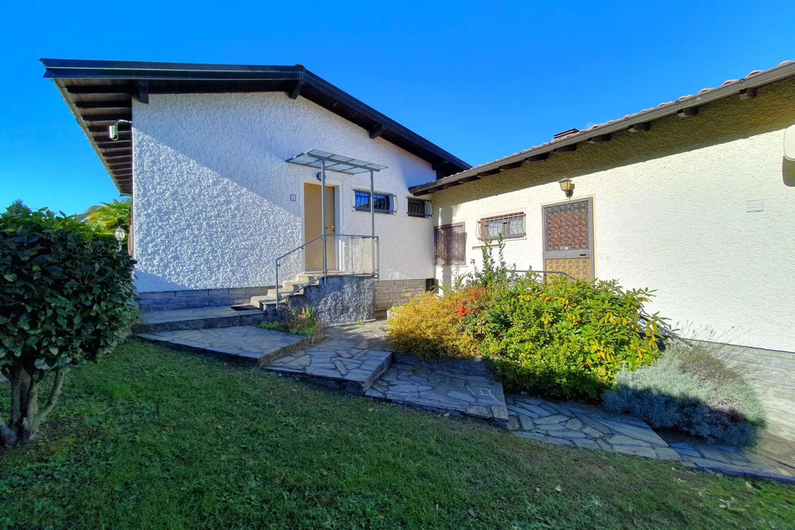 ROL4-Exterior summer