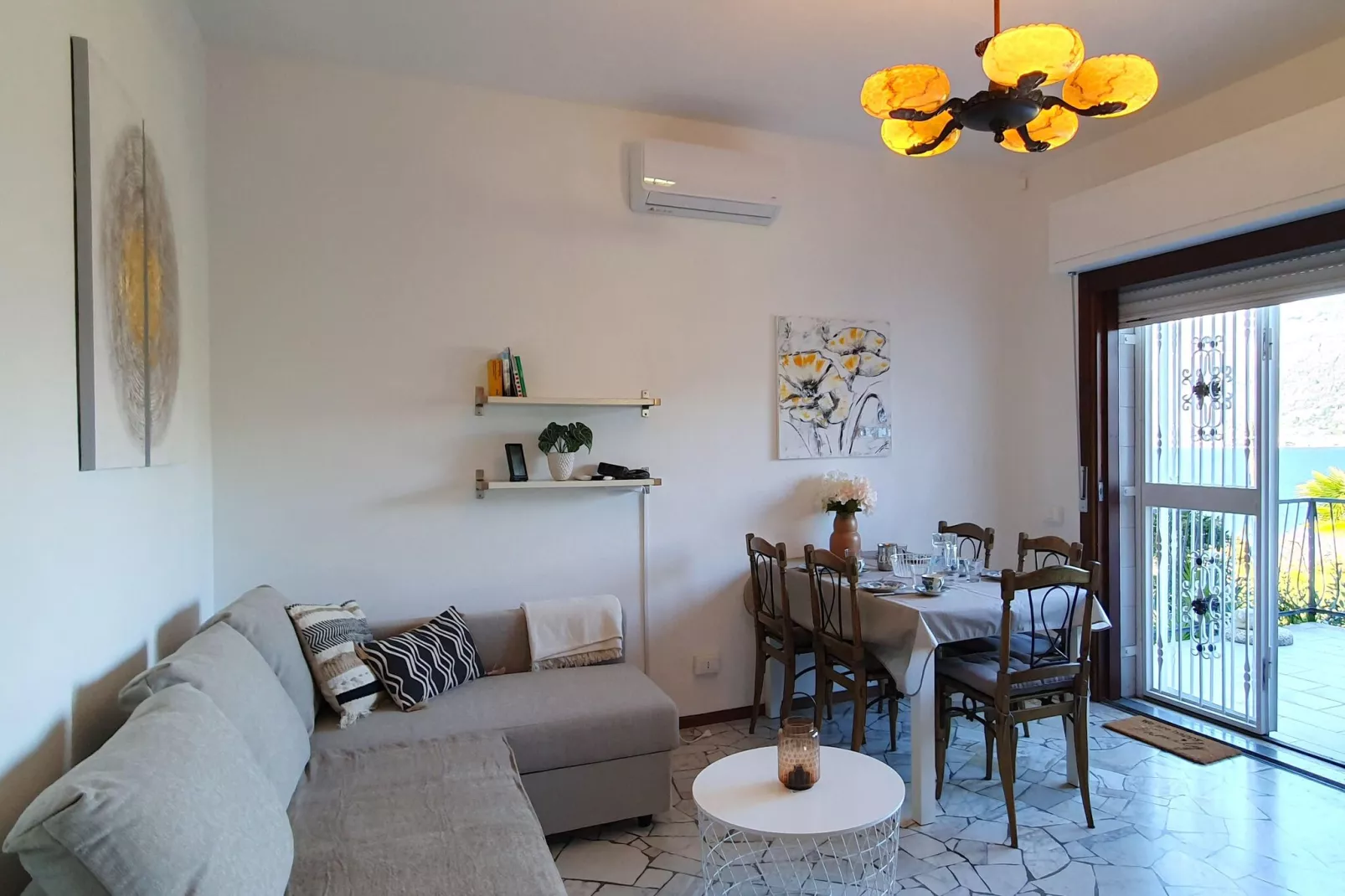 ROL4-Dining room
